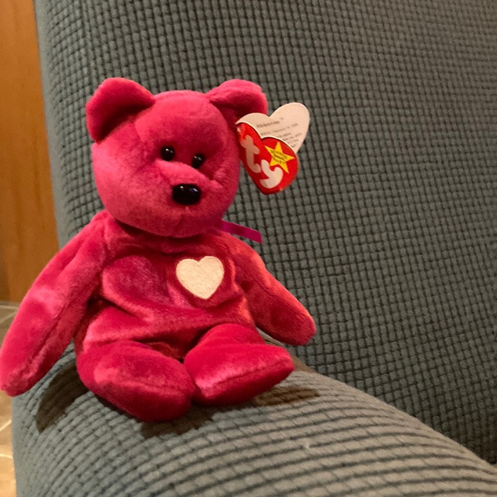 Valentina is a fuchsia bear with a white heart. Released Jan. 1, 1999